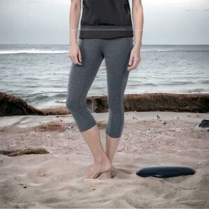 REI Co-op Gray Cropped Compression Leggings Women M High Waist 21.5" Inseam EXC